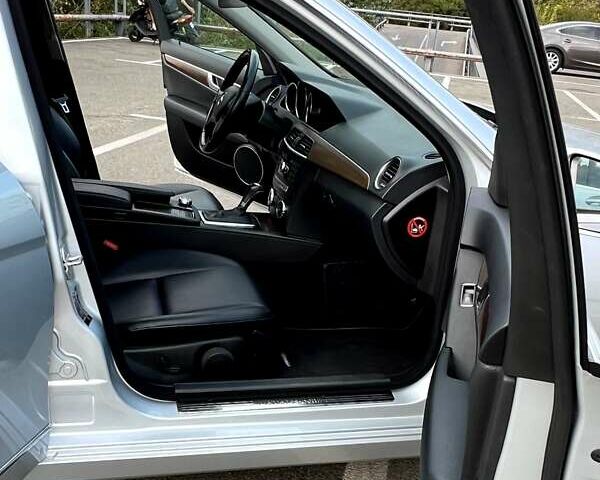 Серый Мерседес Ц-Класс, объемом двигателя 2.14 л и пробегом 198 тыс. км за 14400 $, фото 17 на Automoto.ua