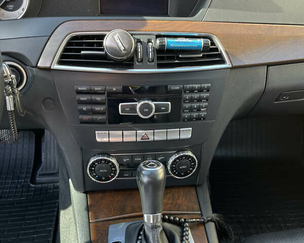 Сірий Мерседес Ц-Клас, об'ємом двигуна 2.14 л та пробігом 217 тис. км за 14900 $, фото 13 на Automoto.ua