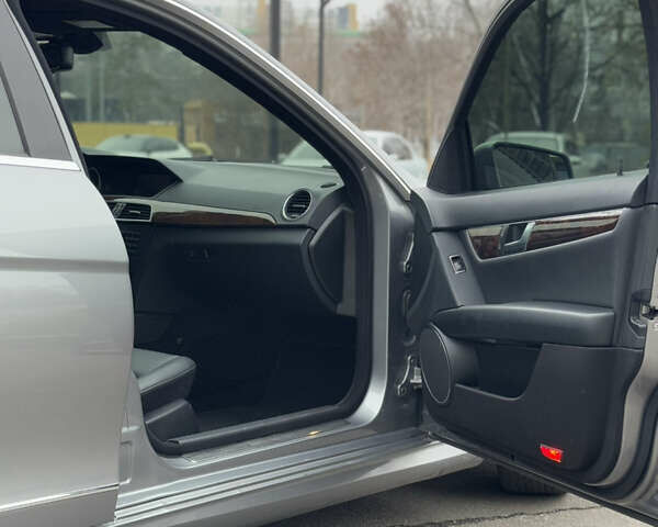 Сірий Мерседес Ц-Клас, об'ємом двигуна 1.8 л та пробігом 170 тис. км за 11999 $, фото 23 на Automoto.ua