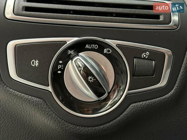 Серый Мерседес Ц-Класс, объемом двигателя 1.99 л и пробегом 200 тыс. км за 17100 $, фото 56 на Automoto.ua