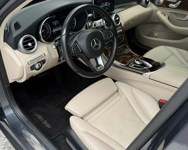 Мерседес Ц-Класс 2015 в Киеве на Automoto.ua Серый Мерседес Ц-Класс, объемом двигателя 1.99 л и пробегом 119 тыс. км за 20499 $, фото 37 на Automoto.ua