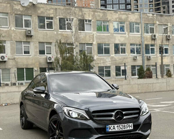 Мерседес Ц-Класс 2015 в Киеве на Automoto.ua Серый Мерседес Ц-Класс, объемом двигателя 1.99 л и пробегом 119 тыс. км за 20499 $, фото 1 на Automoto.ua