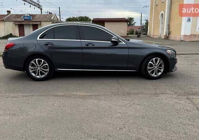 Серый Мерседес Ц-Класс, объемом двигателя 2 л и пробегом 196 тыс. км за 15000 $, фото 4 на Automoto.ua