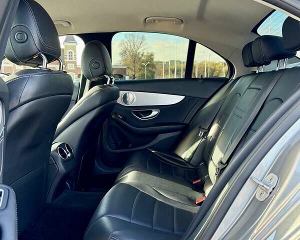 Серый Мерседес Ц-Класс, объемом двигателя 1.99 л и пробегом 217 тыс. км за 18000 $, фото 9 на Automoto.ua