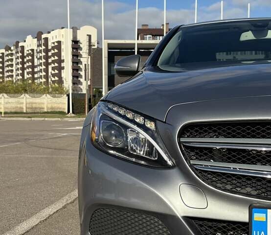 Серый Мерседес Ц-Класс, объемом двигателя 1.99 л и пробегом 217 тыс. км за 18000 $, фото 1 на Automoto.ua