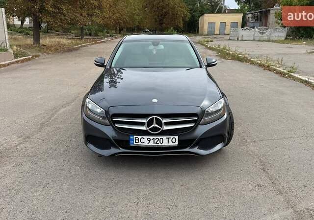 Серый Мерседес Ц-Класс, объемом двигателя 2 л и пробегом 196 тыс. км за 15000 $, фото 3 на Automoto.ua