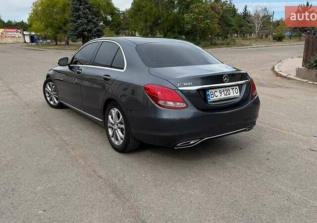 Серый Мерседес Ц-Класс, объемом двигателя 2 л и пробегом 196 тыс. км за 15000 $, фото 6 на Automoto.ua