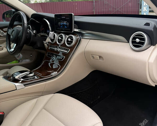 Мерседес Ц-Класс 2015 в Киеве на Automoto.ua Серый Мерседес Ц-Класс, объемом двигателя 1.99 л и пробегом 119 тыс. км за 20499 $, фото 19 на Automoto.ua