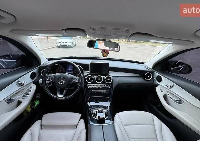 Серый Мерседес Ц-Класс, объемом двигателя 2 л и пробегом 196 тыс. км за 15000 $, фото 10 на Automoto.ua