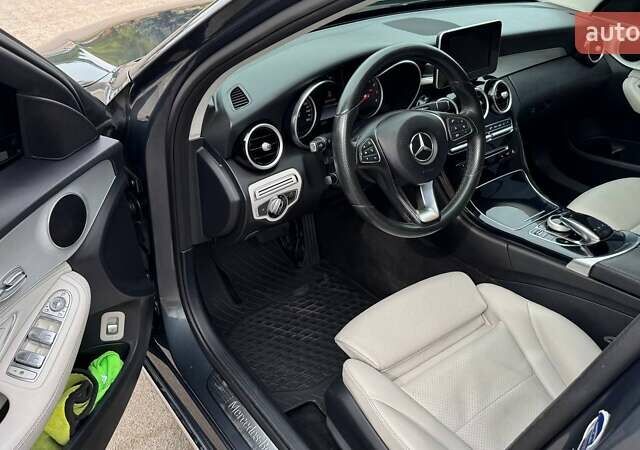 Серый Мерседес Ц-Класс, объемом двигателя 2 л и пробегом 196 тыс. км за 15000 $, фото 9 на Automoto.ua