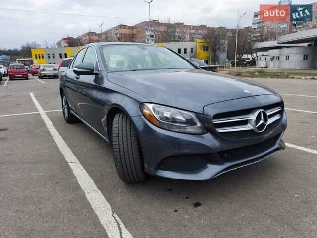 Серый Мерседес Ц-Класс, объемом двигателя 2 л и пробегом 157 тыс. км за 19500 $, фото 2 на Automoto.ua