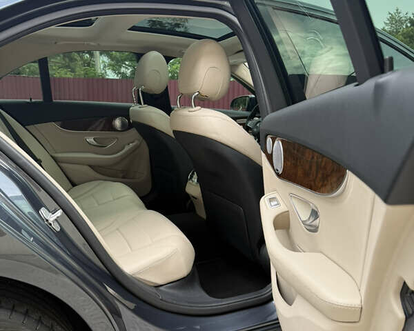 Мерседес Ц-Класс 2015 в Киеве на Automoto.ua Серый Мерседес Ц-Класс, объемом двигателя 1.99 л и пробегом 119 тыс. км за 20499 $, фото 24 на Automoto.ua