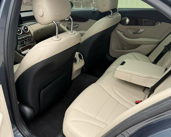 Мерседес Ц-Класс 2015 в Киеве на Automoto.ua Серый Мерседес Ц-Класс, объемом двигателя 1.99 л и пробегом 119 тыс. км за 20499 $, фото 30 на Automoto.ua