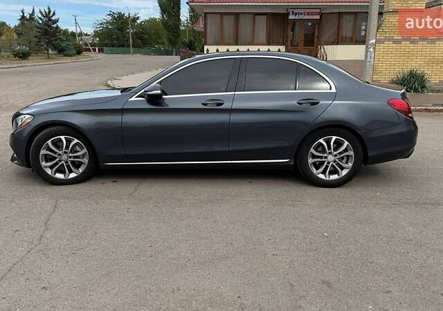 Серый Мерседес Ц-Класс, объемом двигателя 2 л и пробегом 196 тыс. км за 15000 $, фото 5 на Automoto.ua