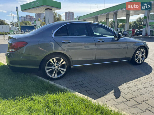 Сірий Мерседес Ц-Клас, об'ємом двигуна 1.99 л та пробігом 113 тис. км за 21000 $, фото 4 на Automoto.ua