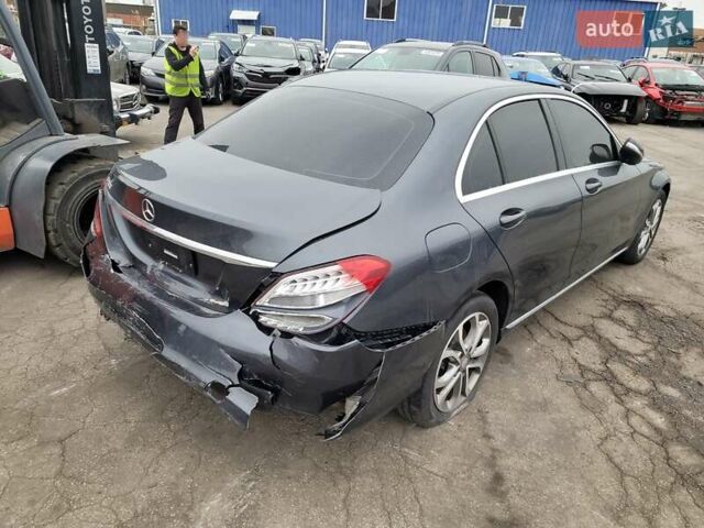 Сірий Мерседес Ц-Клас, об'ємом двигуна 2 л та пробігом 144 тис. км за 8800 $, фото 9 на Automoto.ua