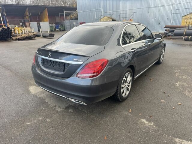 Сірий Мерседес Ц-Клас, об'ємом двигуна 2 л та пробігом 200 тис. км за 18800 $, фото 3 на Automoto.ua