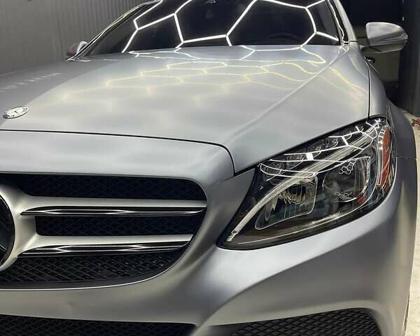 Серый Мерседес Ц-Класс, объемом двигателя 1.99 л и пробегом 109 тыс. км за 25000 $, фото 3 на Automoto.ua