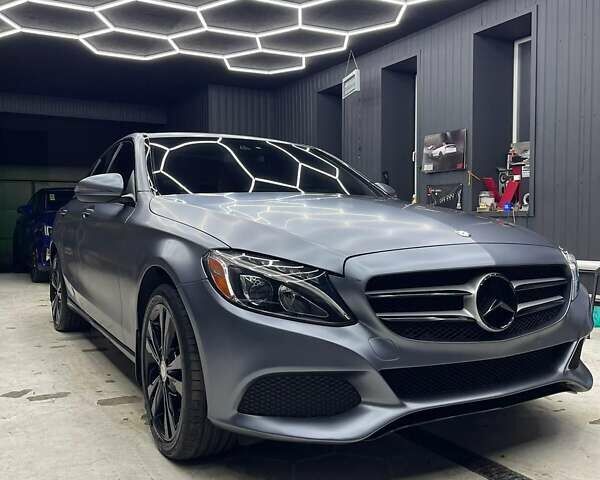 Серый Мерседес Ц-Класс, объемом двигателя 1.99 л и пробегом 109 тыс. км за 25000 $, фото 1 на Automoto.ua