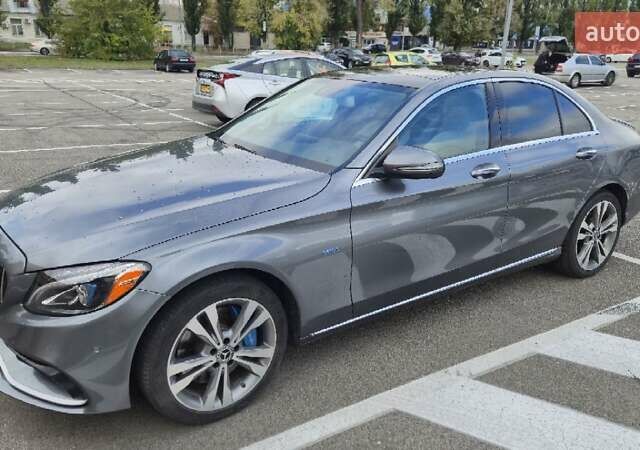 Серый Мерседес Ц-Класс, объемом двигателя 1.99 л и пробегом 160 тыс. км за 28500 $, фото 2 на Automoto.ua