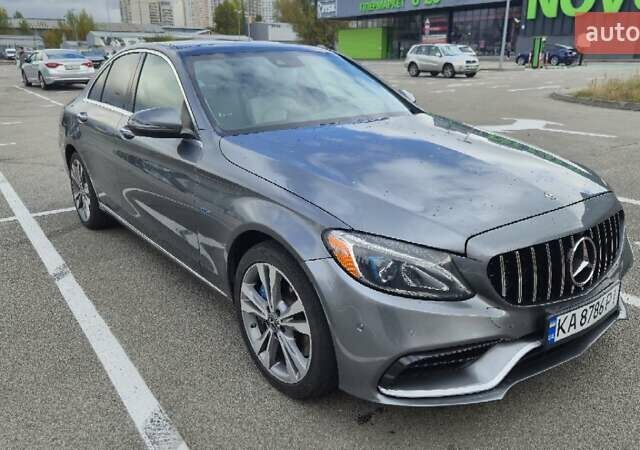 Серый Мерседес Ц-Класс, объемом двигателя 1.99 л и пробегом 160 тыс. км за 28500 $, фото 1 на Automoto.ua