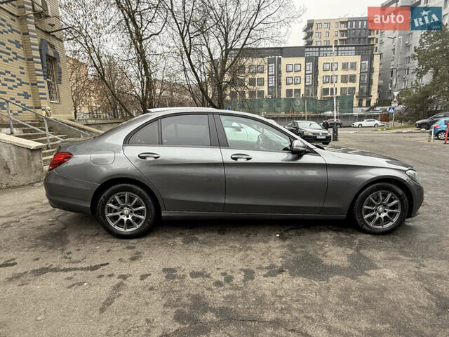 Серый Мерседес Ц-Класс, объемом двигателя 2.14 л и пробегом 86 тыс. км за 23777 $, фото 3 на Automoto.ua