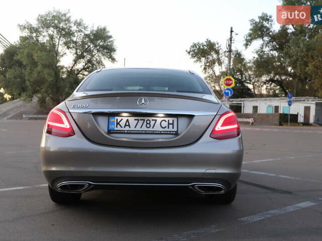 Мерседес Ц-Класс 2019 в Киеве на Automoto.ua Серый Мерседес Ц-Класс, объемом двигателя 1.99 л и пробегом 77 тыс. км за 33000 $, фото 5 на Automoto.ua