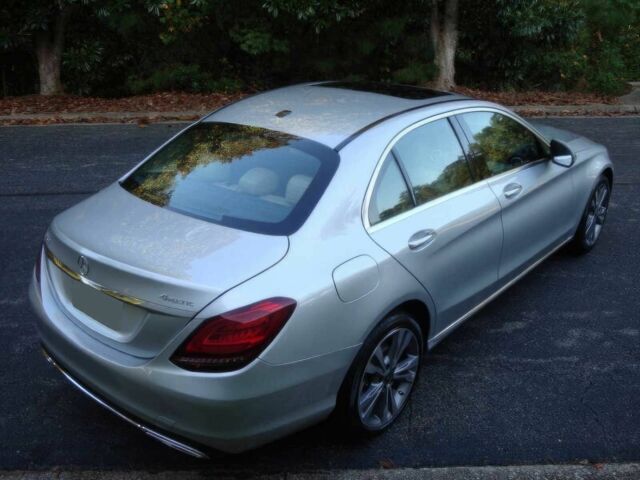 Серый Мерседес Ц-Класс, объемом двигателя 2 л и пробегом 35 тыс. км за 13000 $, фото 5 на Automoto.ua