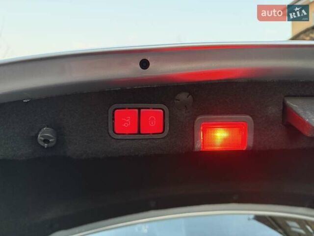 Серый Мерседес Ц-Класс, объемом двигателя 1.99 л и пробегом 37 тыс. км за 25500 $, фото 38 на Automoto.ua