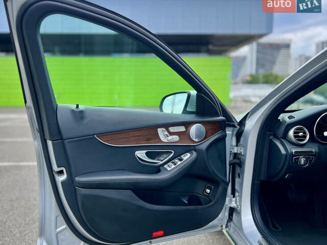 Мерседес Ц-Клас 2020 у Києві на Automoto.ua Сірий Мерседес Ц-Клас, об'ємом двигуна 2 л та пробігом 32 тис. км за 31500 $, фото 16 на Automoto.ua