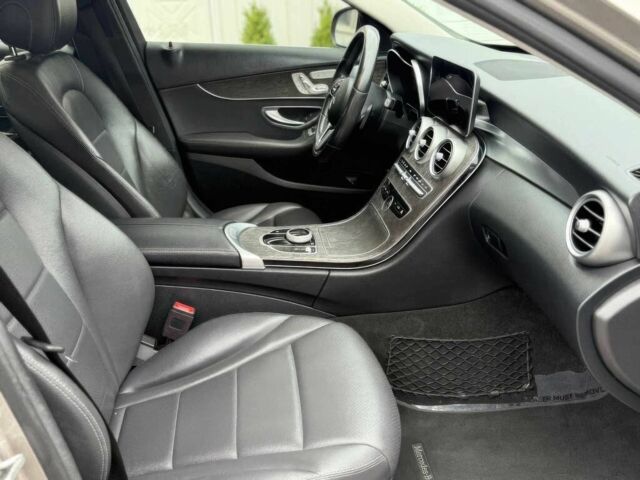 Серый Мерседес Ц-Класс, объемом двигателя 2 л и пробегом 50 тыс. км за 12000 $, фото 9 на Automoto.ua