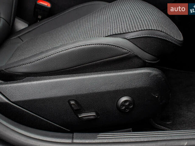 Сірий Мерседес Ц-Клас, об'ємом двигуна 1.99 л та пробігом 7 тис. км за 47600 $, фото 45 на Automoto.ua