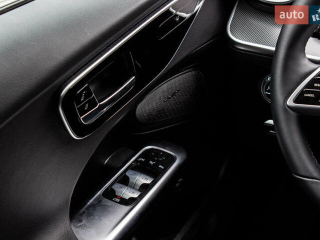 Сірий Мерседес Ц-Клас, об'ємом двигуна 1.99 л та пробігом 7 тис. км за 47600 $, фото 41 на Automoto.ua