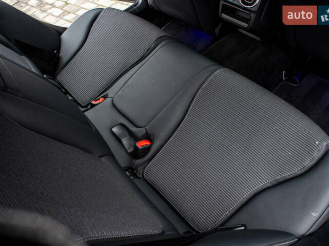 Сірий Мерседес Ц-Клас, об'ємом двигуна 1.99 л та пробігом 7 тис. км за 47600 $, фото 35 на Automoto.ua