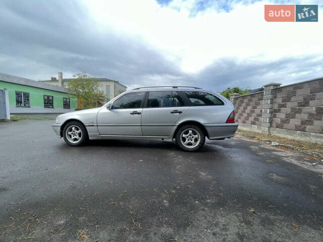 Серый Мерседес Ц-Класс, объемом двигателя 1.8 л и пробегом 355 тыс. км за 2750 $, фото 3 на Automoto.ua