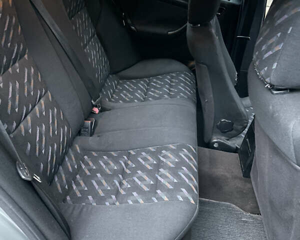 Серый Мерседес Ц-Класс, объемом двигателя 1.8 л и пробегом 355 тыс. км за 2750 $, фото 14 на Automoto.ua