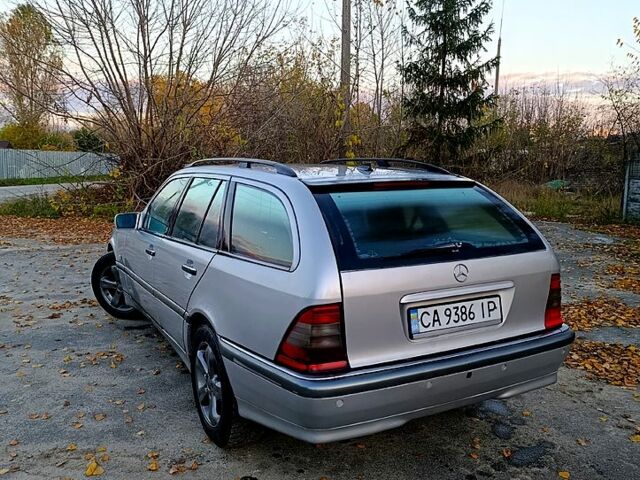 Серый Мерседес Ц-Класс, объемом двигателя 2.4 л и пробегом 320 тыс. км за 2699 $, фото 7 на Automoto.ua