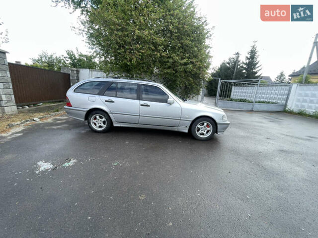 Серый Мерседес Ц-Класс, объемом двигателя 1.8 л и пробегом 355 тыс. км за 2750 $, фото 2 на Automoto.ua