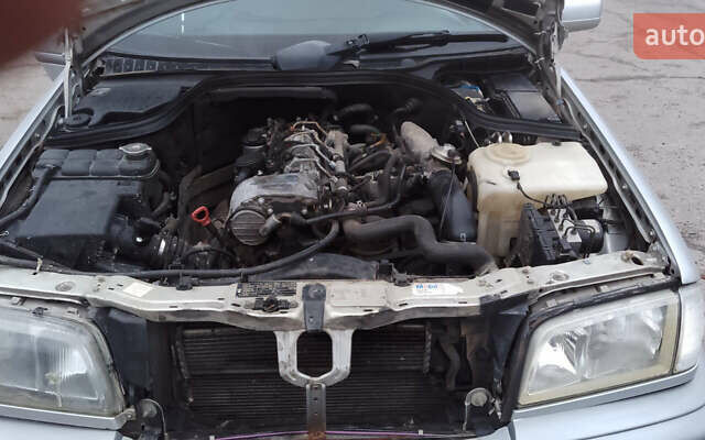 Серый Мерседес Ц-Класс, объемом двигателя 2.15 л и пробегом 390 тыс. км за 2999 $, фото 6 на Automoto.ua