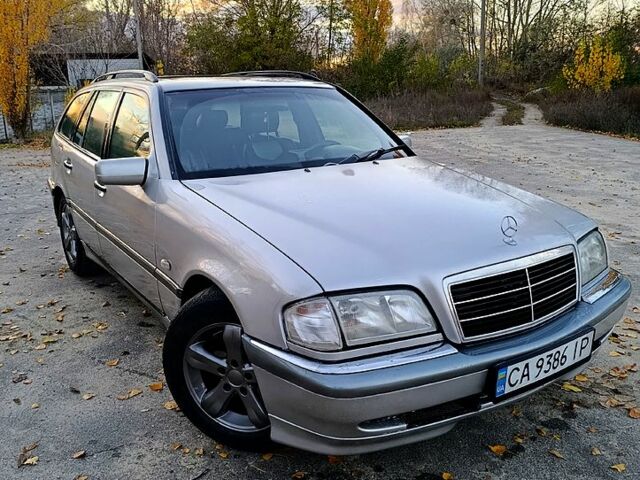 Серый Мерседес Ц-Класс, объемом двигателя 2.4 л и пробегом 320 тыс. км за 2699 $, фото 9 на Automoto.ua