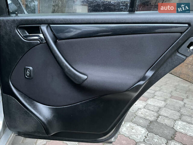 Серый Мерседес Ц-Класс, объемом двигателя 1.8 л и пробегом 355 тыс. км за 2750 $, фото 17 на Automoto.ua