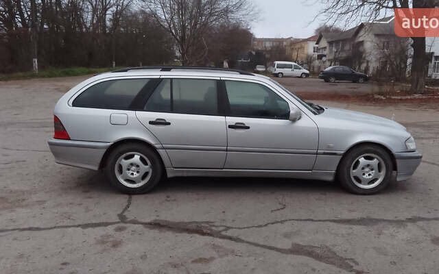 Серый Мерседес Ц-Класс, объемом двигателя 2.15 л и пробегом 390 тыс. км за 2999 $, фото 2 на Automoto.ua