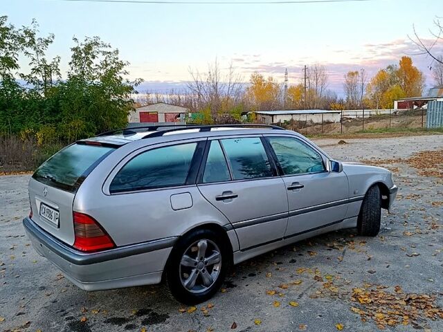Серый Мерседес Ц-Класс, объемом двигателя 2.4 л и пробегом 320 тыс. км за 2699 $, фото 8 на Automoto.ua