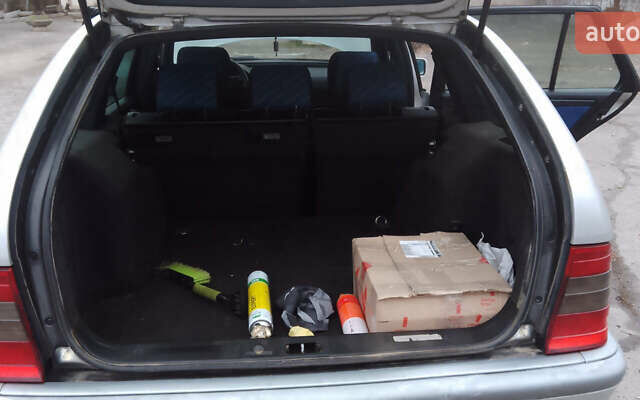 Сірий Мерседес Ц-Клас, об'ємом двигуна 2.15 л та пробігом 390 тис. км за 2800 $, фото 6 на Automoto.ua