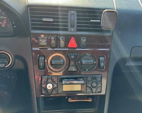 Серый Мерседес Ц-Класс, объемом двигателя 0 л и пробегом 340 тыс. км за 4300 $, фото 13 на Automoto.ua