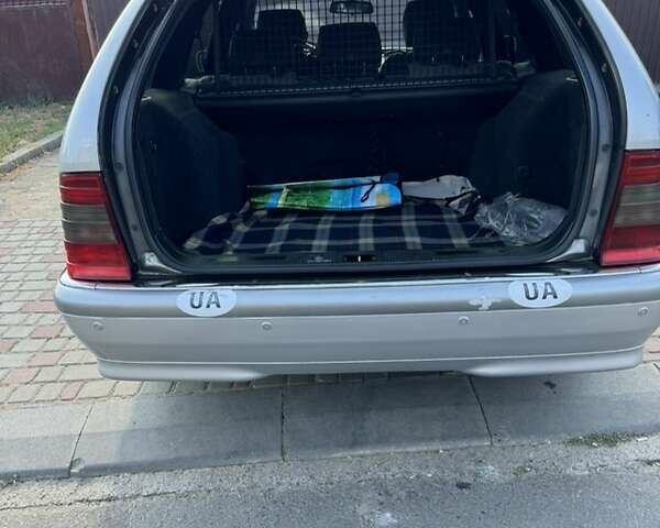 Серый Мерседес Ц-Класс, объемом двигателя 0 л и пробегом 340 тыс. км за 4300 $, фото 1 на Automoto.ua