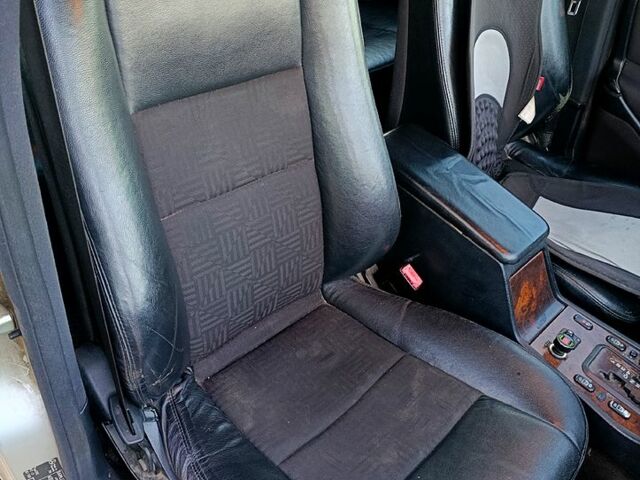 Серый Мерседес Ц-Класс, объемом двигателя 2.4 л и пробегом 320 тыс. км за 2699 $, фото 5 на Automoto.ua