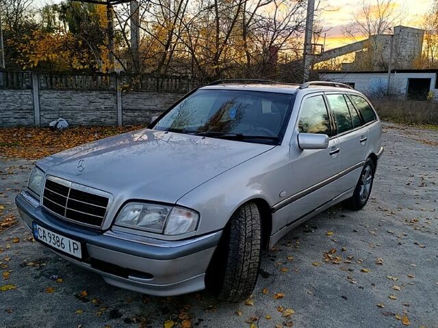 Серый Мерседес Ц-Класс, объемом двигателя 2.4 л и пробегом 320 тыс. км за 2699 $, фото 10 на Automoto.ua