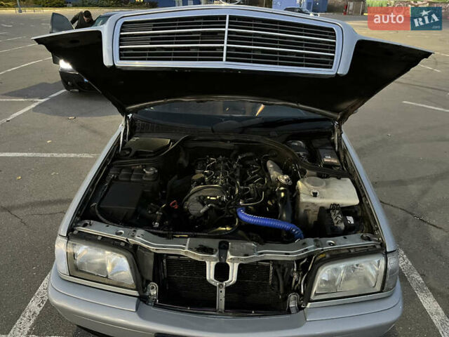Сірий Мерседес Ц-Клас, об'ємом двигуна 2.15 л та пробігом 475 тис. км за 3300 $, фото 22 на Automoto.ua