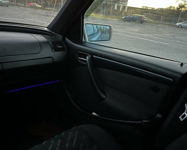 Сірий Мерседес Ц-Клас, об'ємом двигуна 2.15 л та пробігом 475 тис. км за 3300 $, фото 16 на Automoto.ua